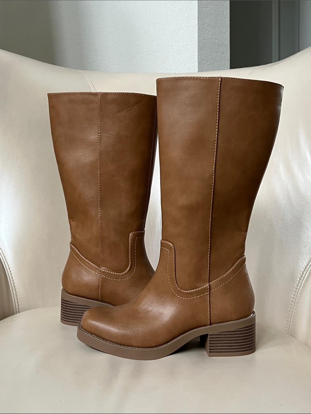 New. Soda tan Boots 👢👢